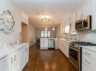 7336 Springfield St, Prairie Village, KS 66208