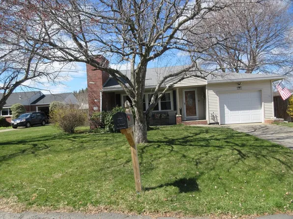 13 Sutton Pl, Easthampton, MA 01027