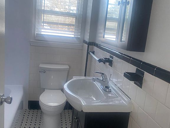 3rd image of 102 Shawomet Ave #121-03