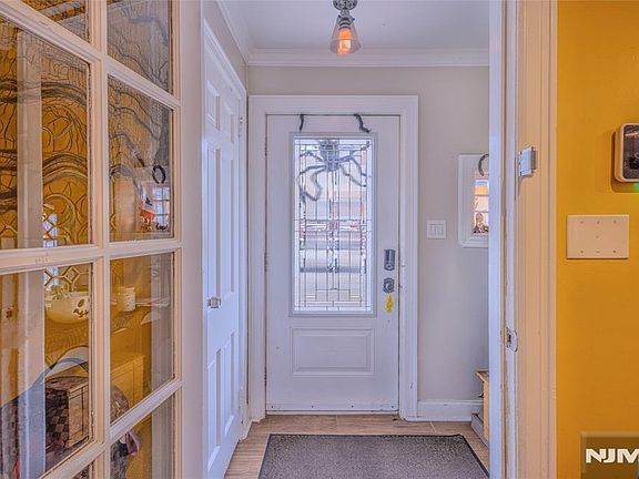 2nd image of 18 Bayview Avenue
