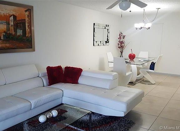 4th image of 1810 N Lauderdale Ave APT 2105
