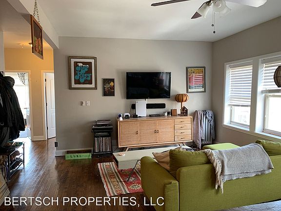 2nd image of 2822 W Montrose Ave #3