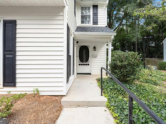 2nd image of 4147 N Gloucester Pl