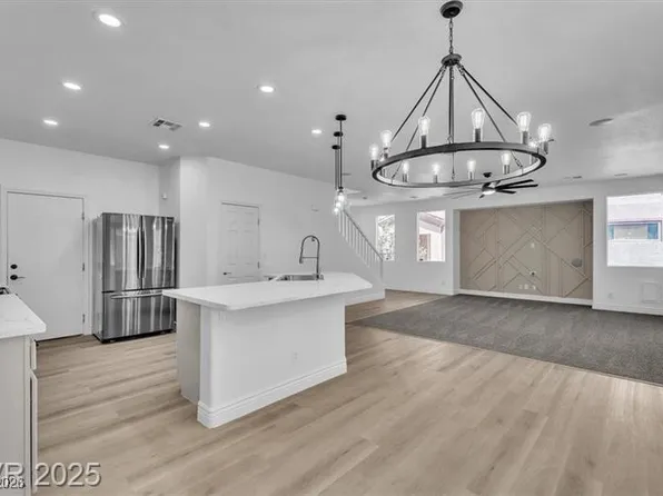 576 Foster Springs Rd, Las Vegas, NV 89148