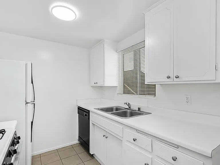 Goshen Apartments — Photo 1
