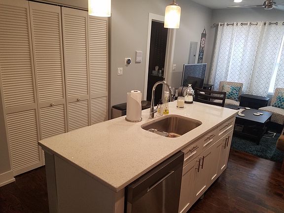 2nd image of 1822 W Byron St APT 3C