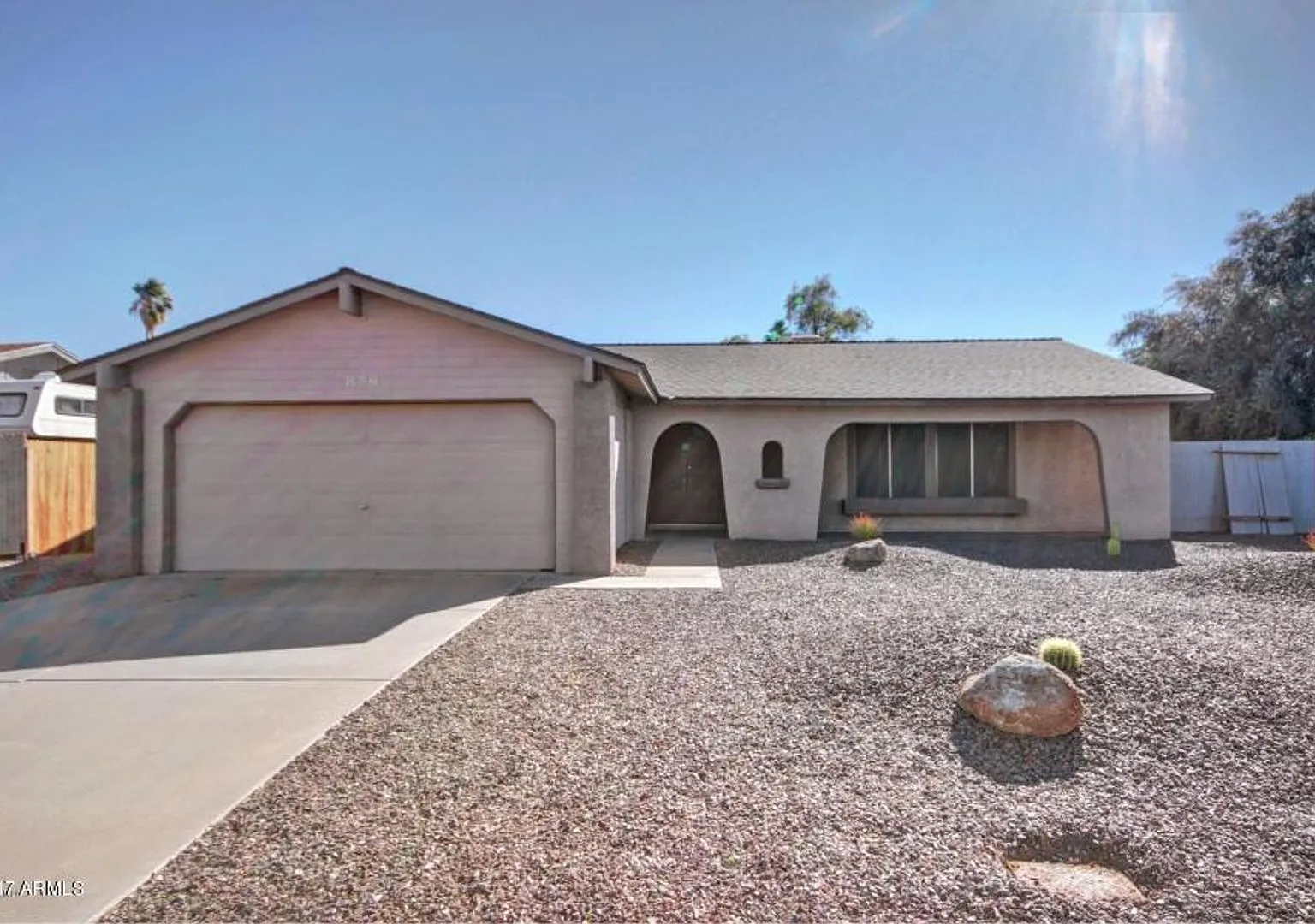 Nice 3 Bedroom 2 Bath Single Level Home In Mesa With 2 Car Garage — Photo 1