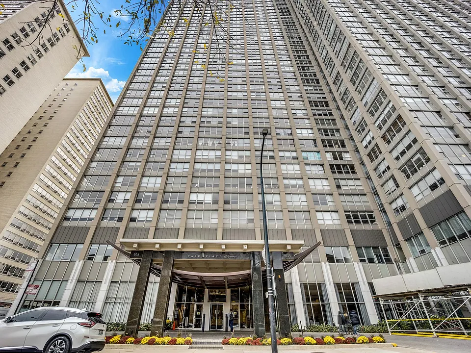 655 W Irving Park Rd #3415