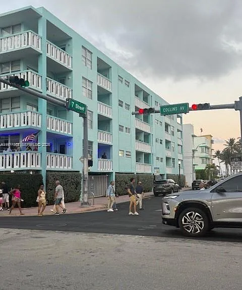 701 Collins Ave #2B — Photo 1
