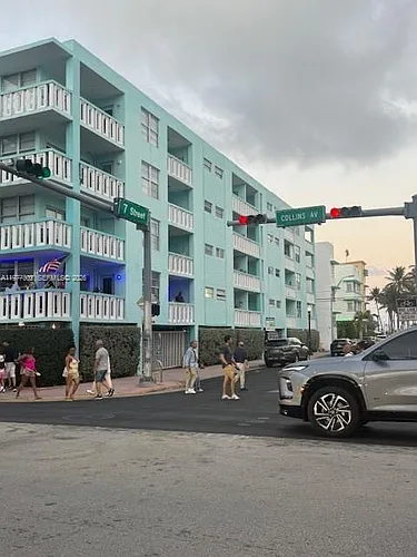 701 Collins Ave Photo 1