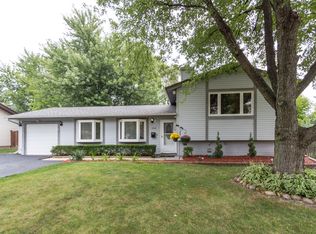 5513 E Celebrity Cir, Hanover Park, IL 60133