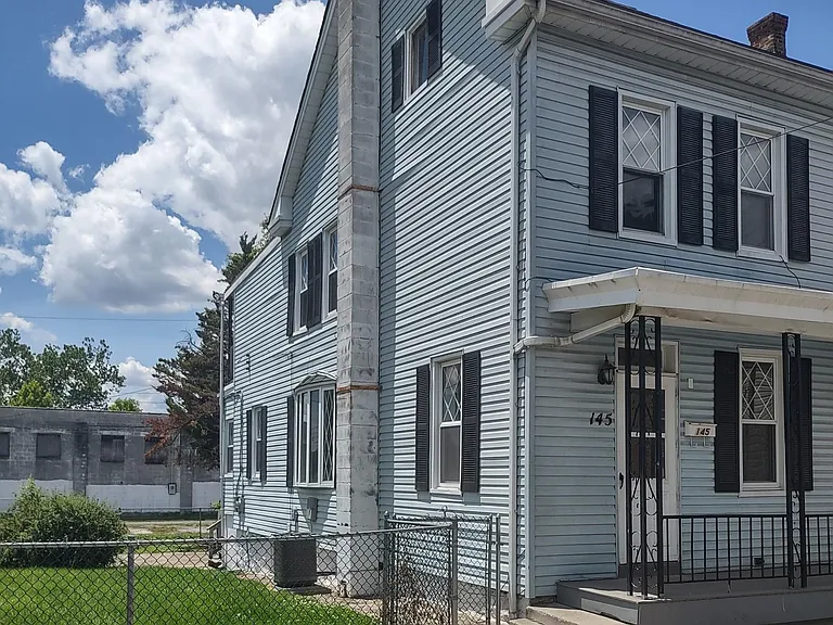 145 Ray St — Photo 1