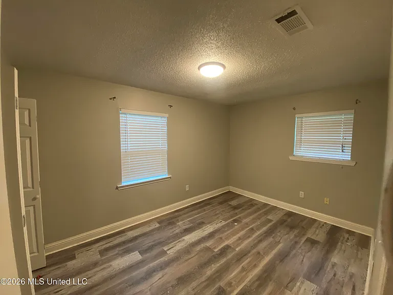 218 Alverado Dr — Photo 9