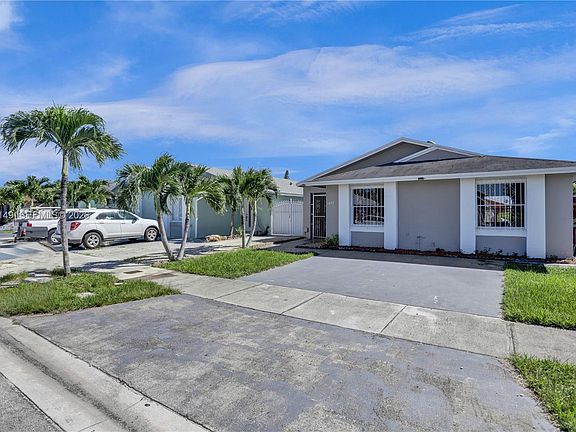 3rd image of 11854 SW 210th St