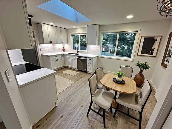 4th image of 16427 NE 106th Pl