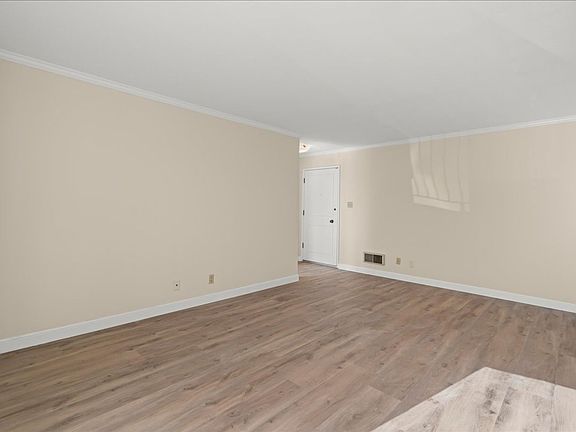 5th image of 444 Richmond Dr APT 4