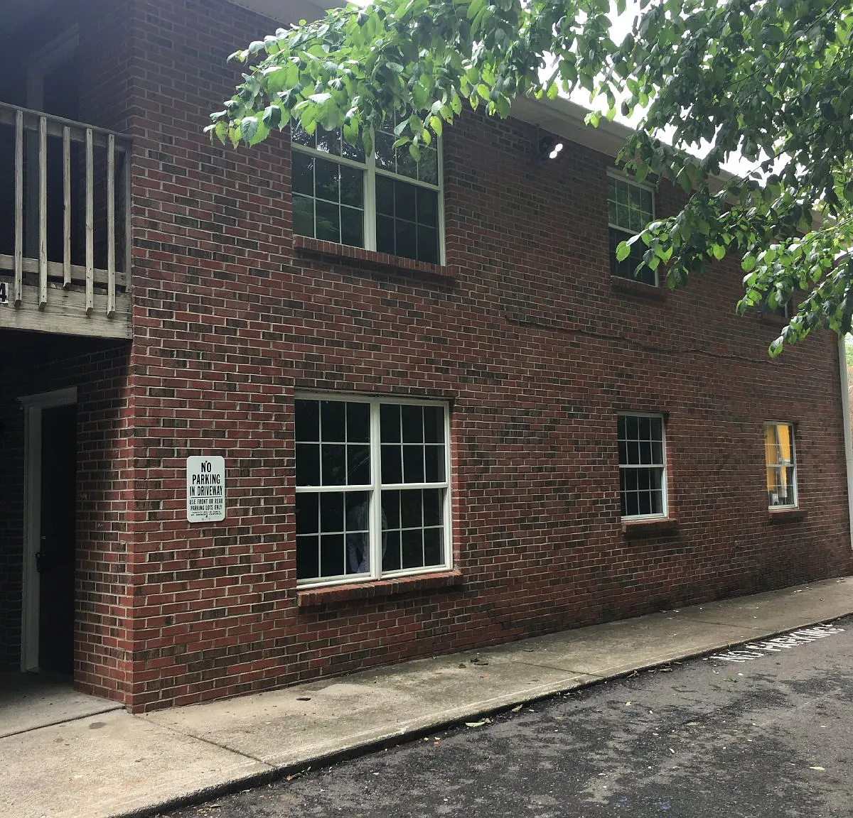 2 bed, 1.0 bath, 965 sqft, $925 — Photo 2