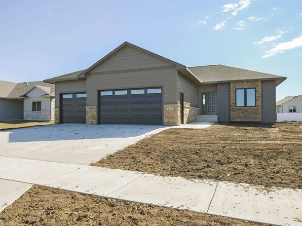 818 Almond Ave, Harrisburg, SD 57032