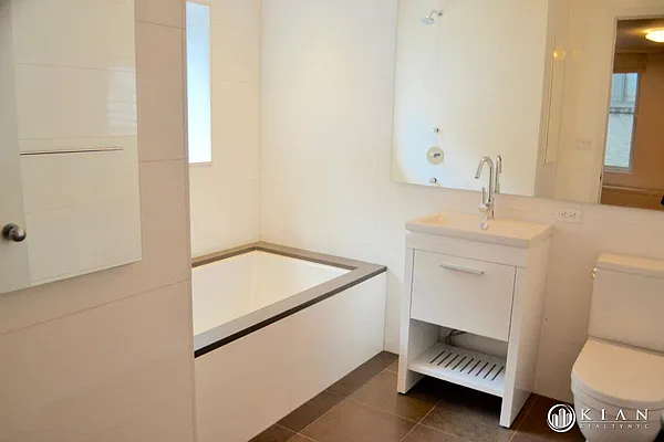 Rented by Kian Realty | media 33