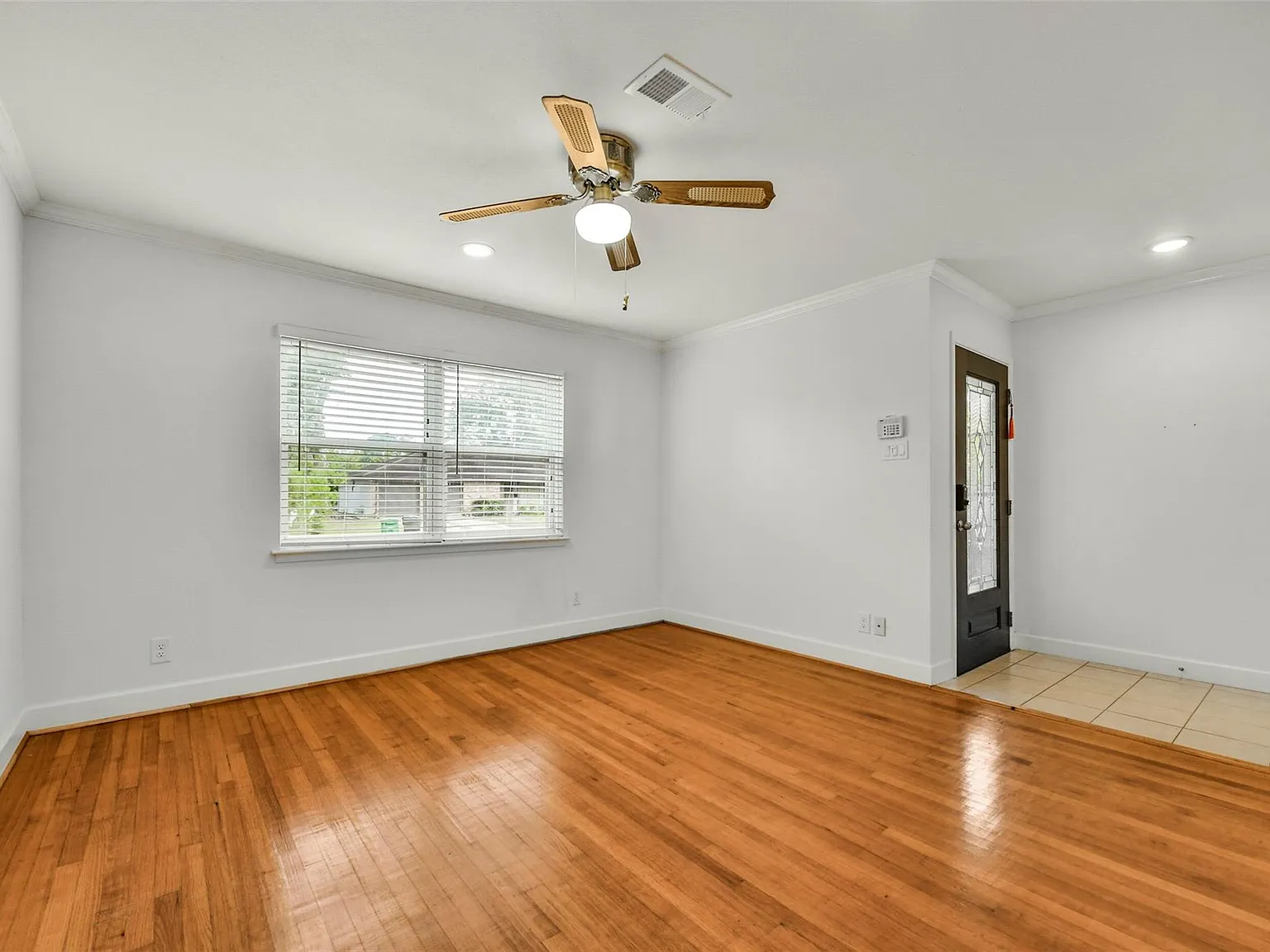 3 bed, 2.0 bath, 1326 sqft, $1,875 — Photo 4
