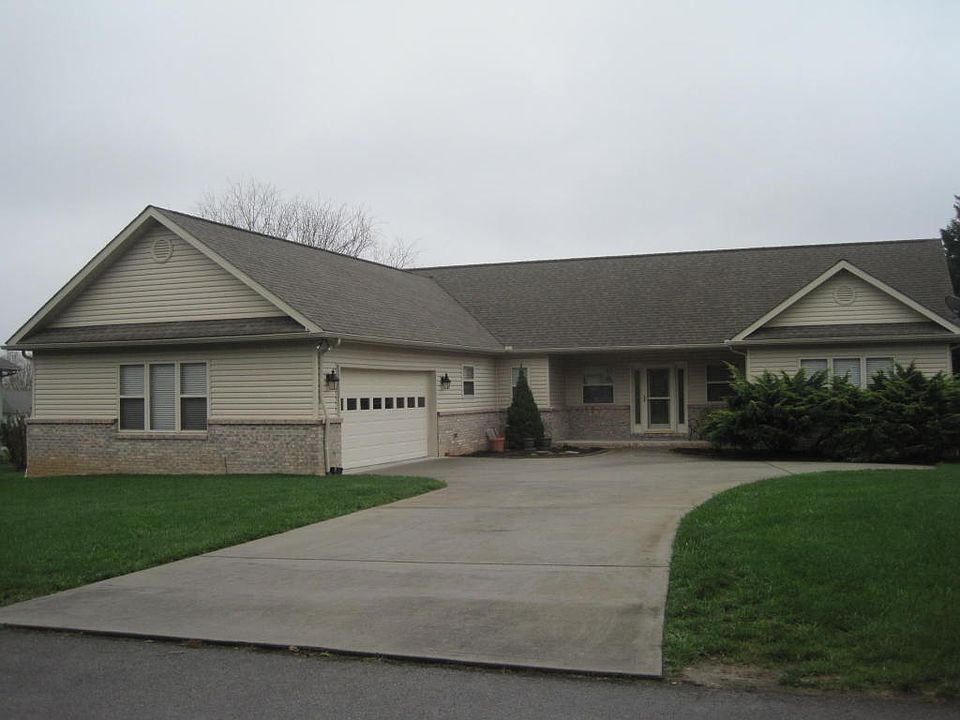 1st image of 215 Saligugi Cir