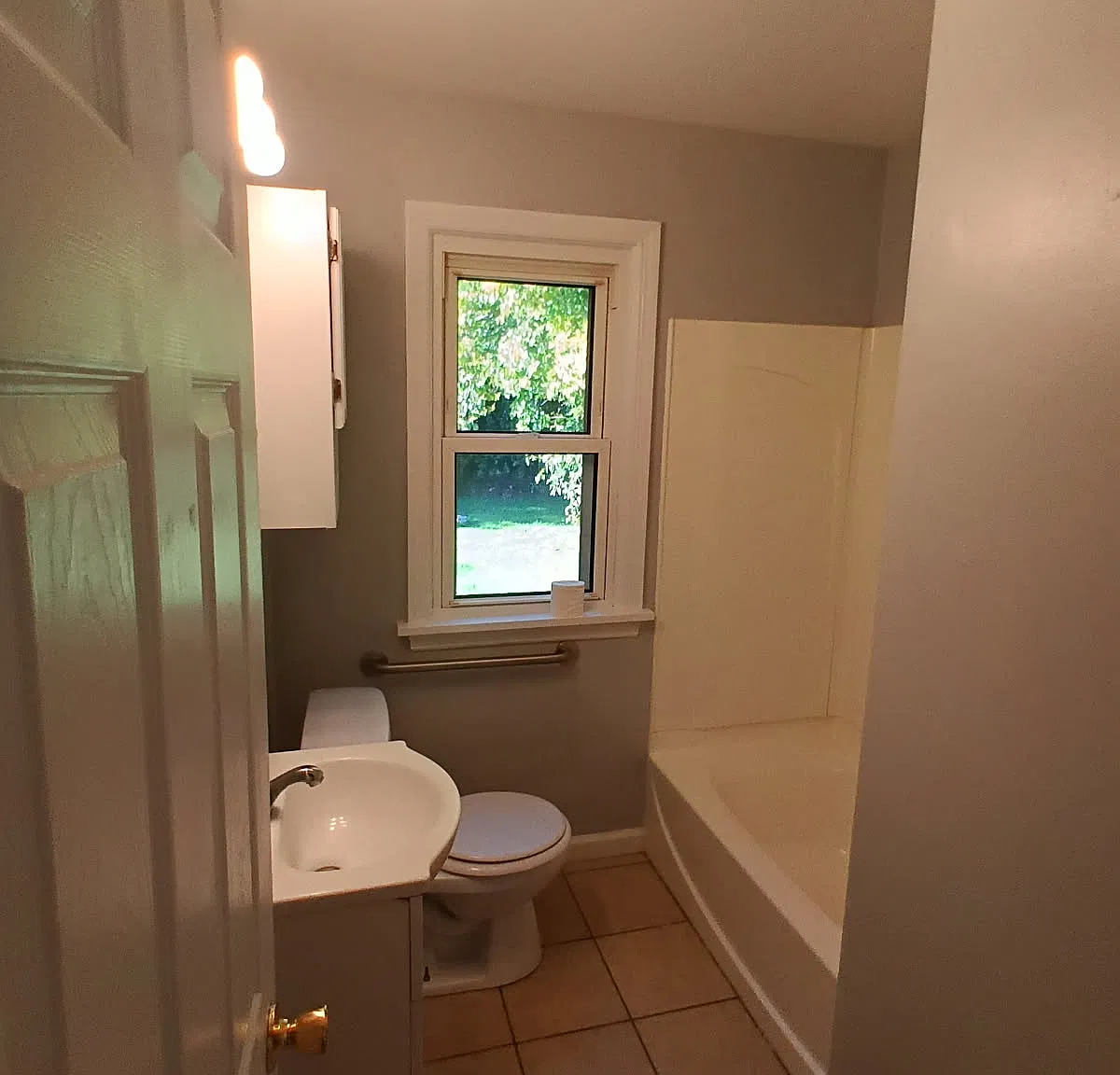 3 bed, 1240 sqft, $1,300 — Photo 4