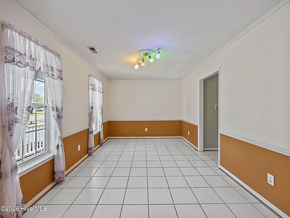 3rd image of 1017 N Commons Drive
