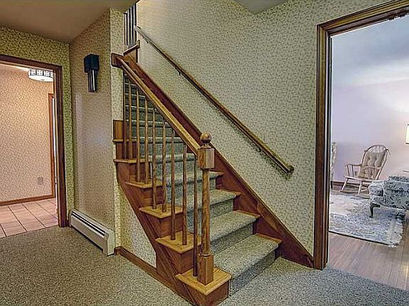 Foyer. Hardwoods