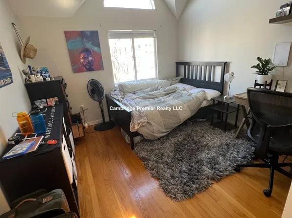 11 Fort Washington Pl, Cambridge, MA 02139