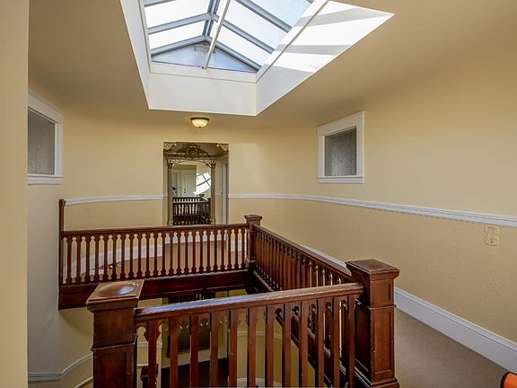 5th image of 221 Noe St APT 9