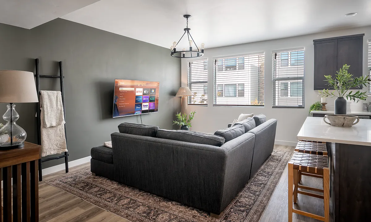 Building Photo - 8395 S Iris Lumi Ln #204