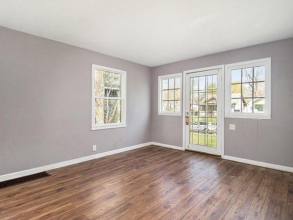 5th image of 1818 Elwood Ave