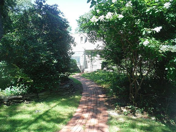 2nd image of 6 Francis St