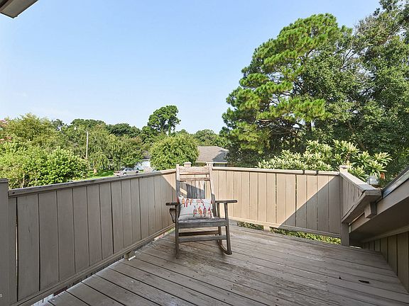 4th image of 305 Halcott Dr APT 101