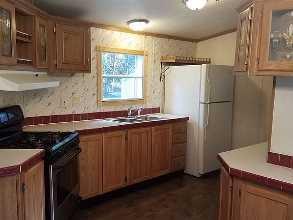 4th image of 22 White Birch Dr