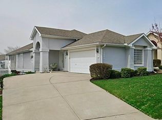 7904 N Cherry St, Gladstone, MO 64118