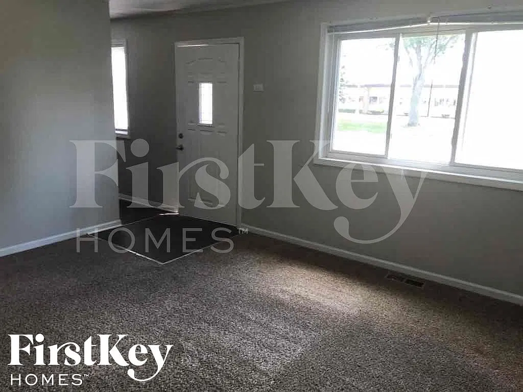 3 bed, 1.0 bath, 1247 sqft, $2,770 — Photo 3