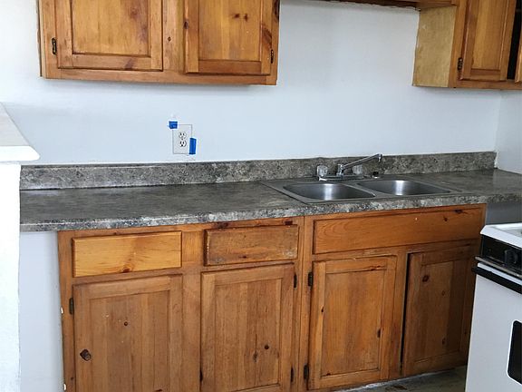 3rd image of 821 Evergreen St APT 1