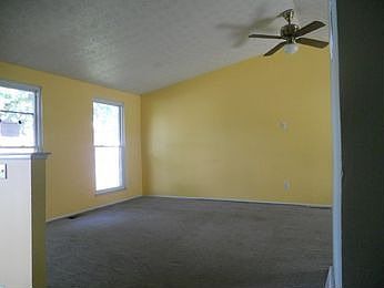 5th image of 2135 Drumlin Dr