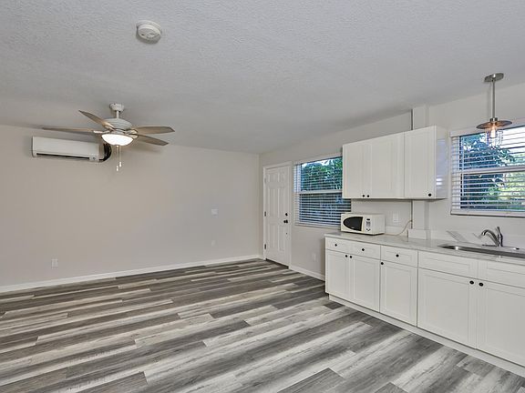 5th image of 2727 25th Ave N #1/2
