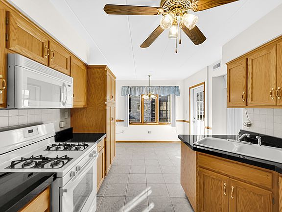4th image of 13918 E Leamington Dr Unit 405