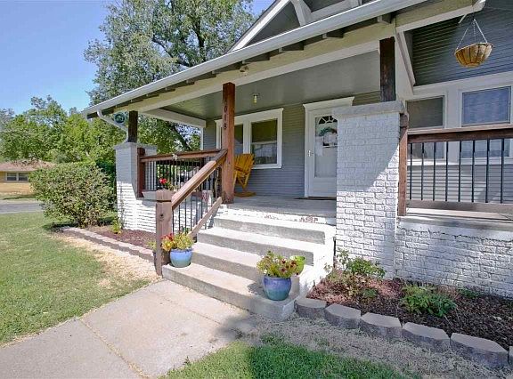 3rd image of 1018 W 2nd Ave