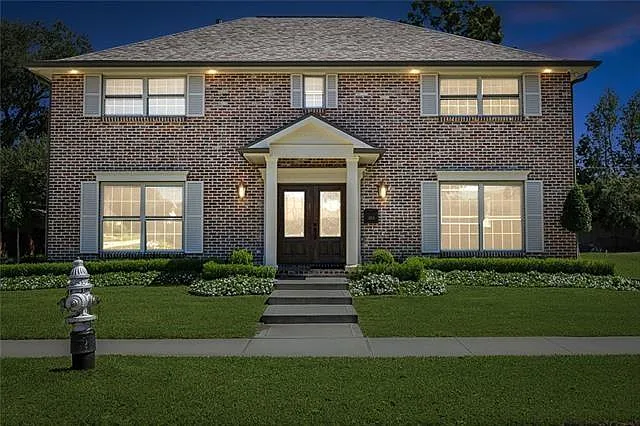 4 bed, 3.0 bath, 2802 sqft, $4,200 — Photo 1