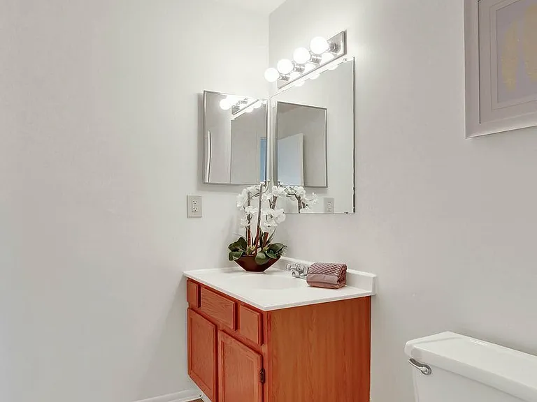 Colonial Glen — Photo 25