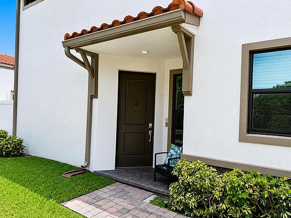 3rd image of 4414 HEMLOCK Drive