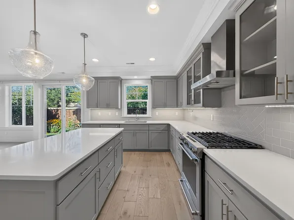 21238 80th Ave W, Edmonds, WA 98026