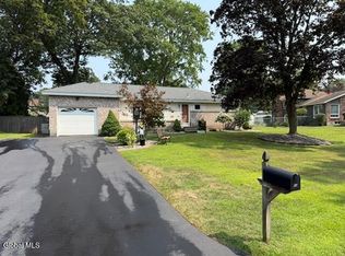 33 Sunset Blvd, Colonie, NY 12205