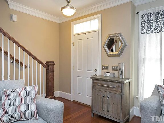 2nd image of 112 Finsbury St