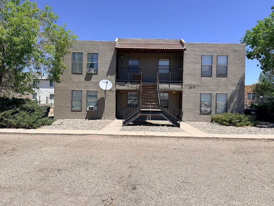 1st image of 309-313 Geraldine Loop SE