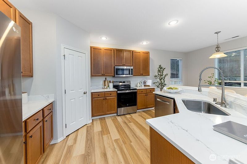 4th image of 22907 SE 271st Place
